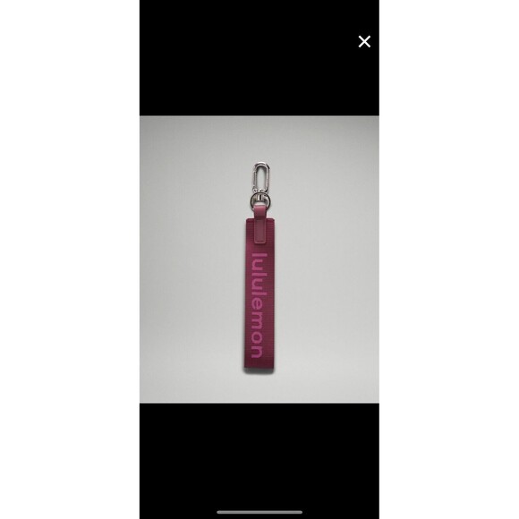 Lululemon Never Lost Keychain One Size Wild Berry Sonic Pink WLDB/SNCP 78619 - Picture 5 of 5